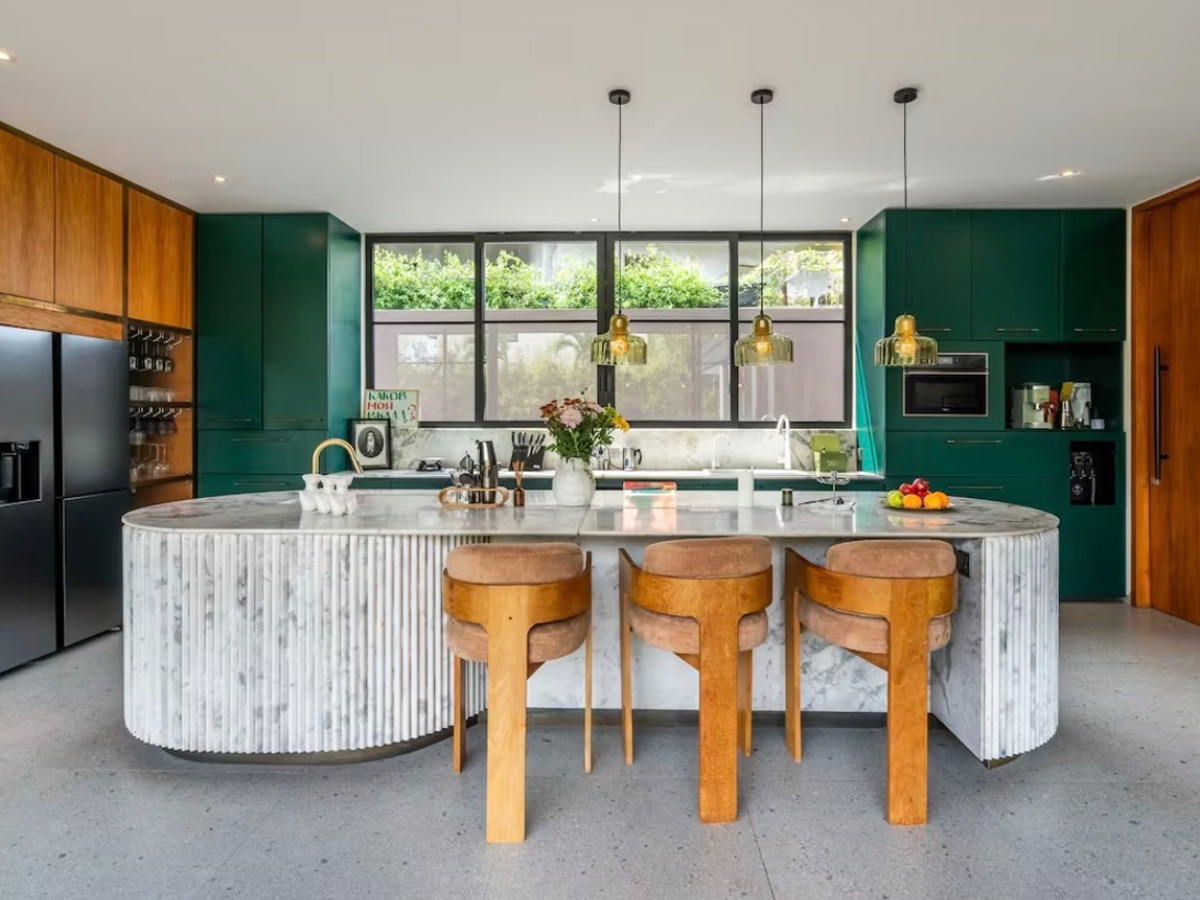 BRUTALIST TROPICAL VILLA – 5 BEDROOMS – UMALAS — 5-bedroom villa for sale in Umalas, Bali (photo 7)