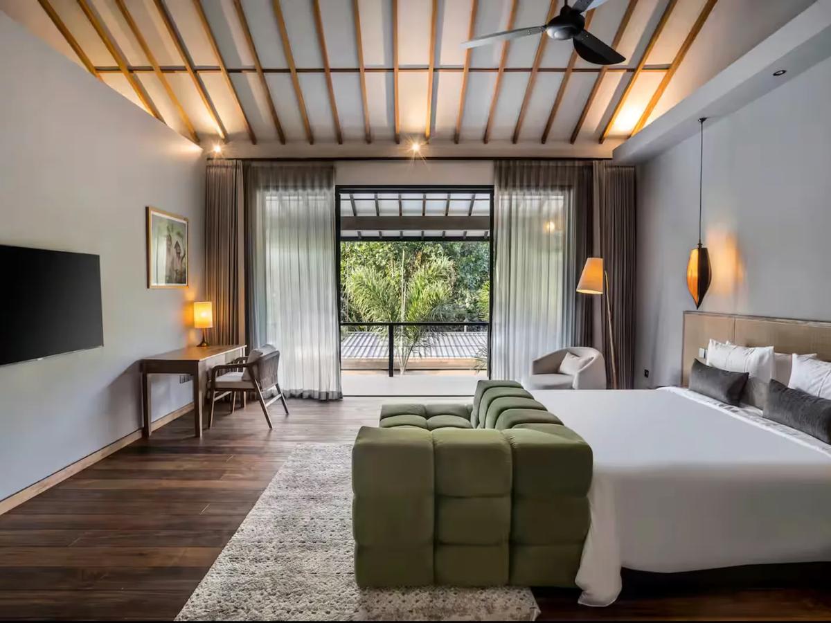 Contemporary Villa Retreat - 11