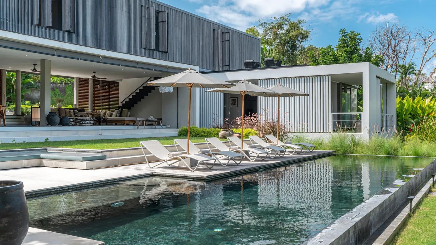 Stunning Architectural Villa With Garden - Photo 1