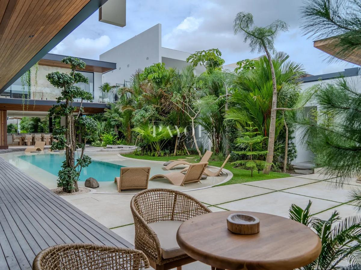 Striking Contemporary Hideaway - 5