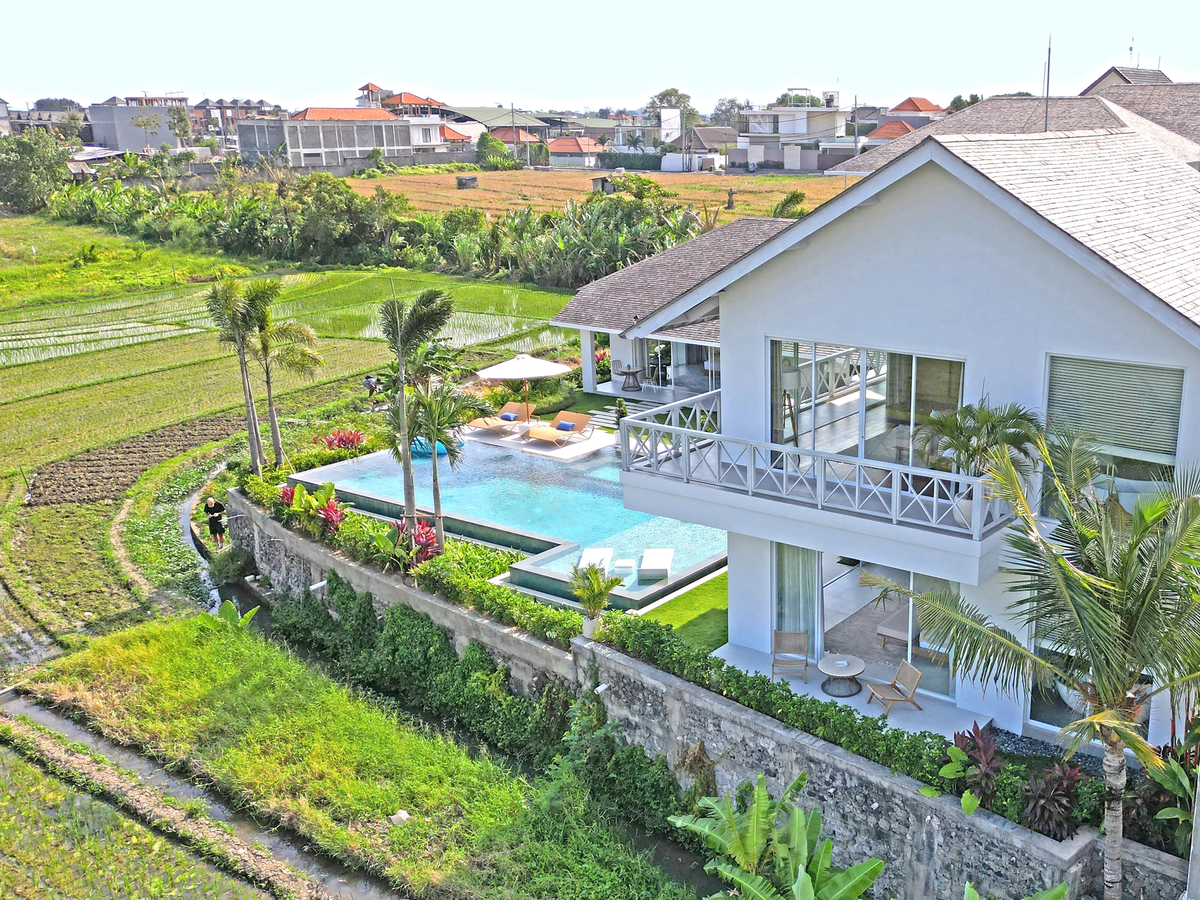 SIGNATURE MASTERPIECE - 4 BEDROOMS - CANGGU — 4-bedroom villa for sale in Canggu, Bali (photo 4)