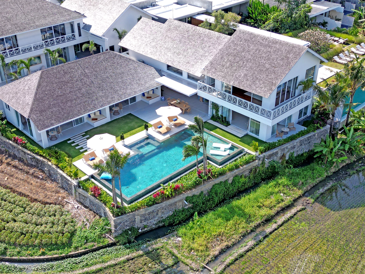 SIGNATURE MASTERPIECE - 4 BEDROOMS - CANGGU — 4-bedroom villa for sale in Canggu, Bali (photo 2)