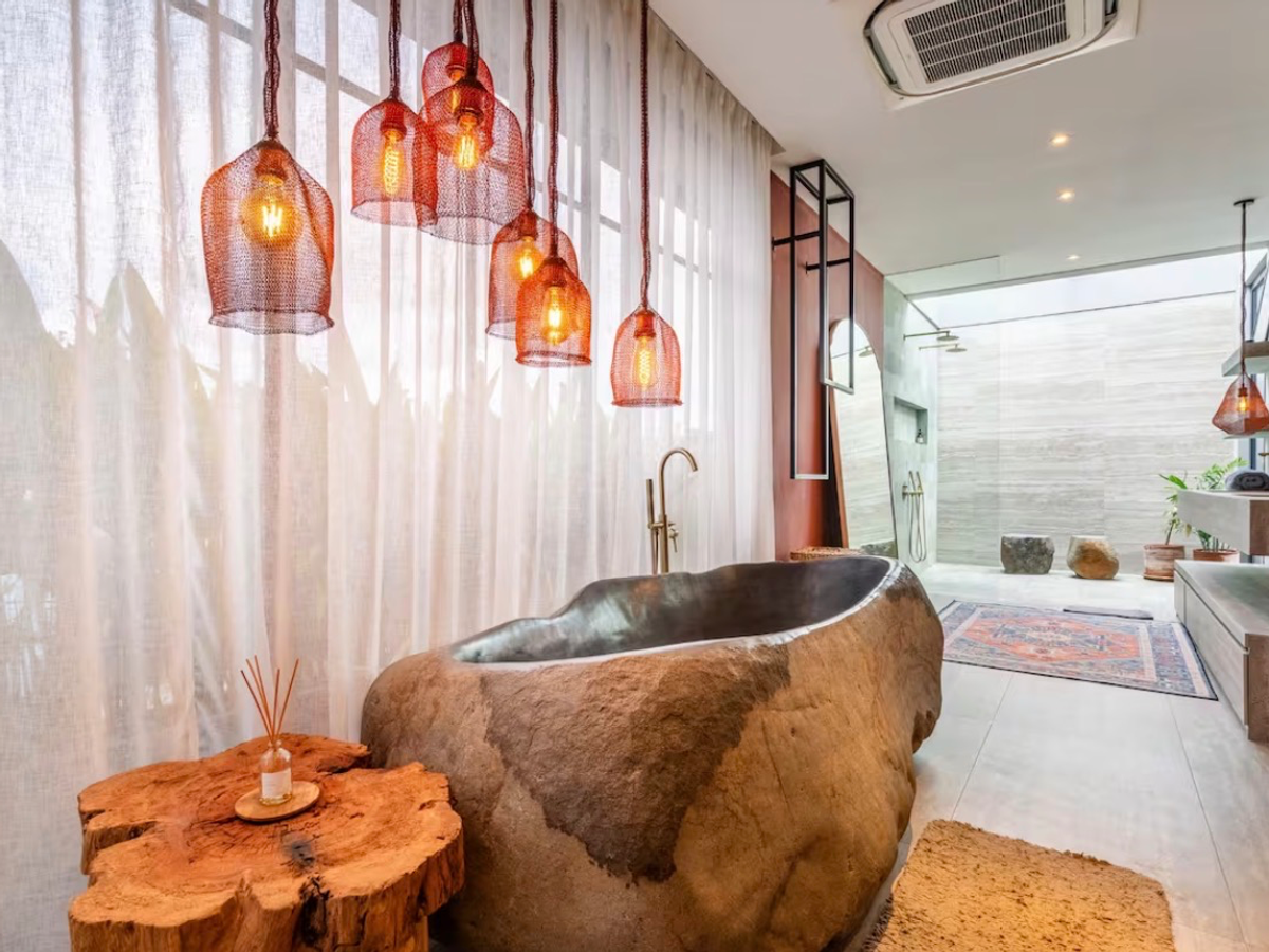 BRUTALIST TROPICAL VILLA – 5 BEDROOMS – UMALAS — 5-bedroom villa for sale in Umalas, Bali (photo 24)
