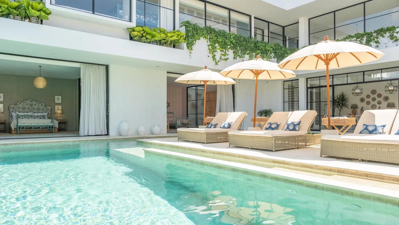 Modern Coastal Elegance Villa - Photo 1