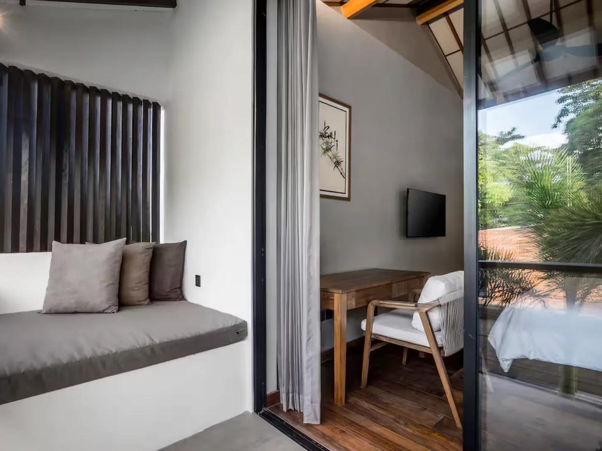 Contemporary Villa Retreat - 10