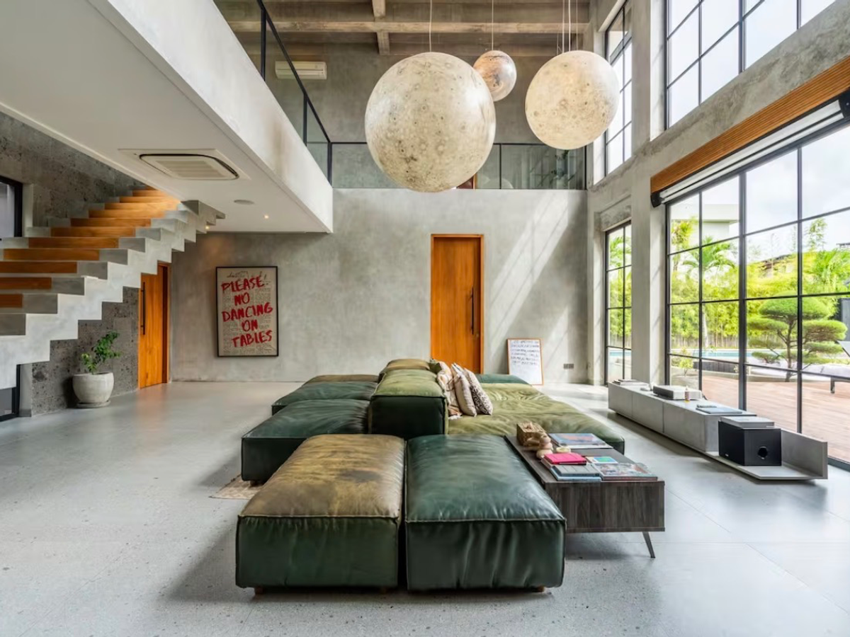 BRUTALIST TROPICAL VILLA – 5 BEDROOMS – UMALAS — 5-bedroom villa for sale in Umalas, Bali (photo 2)