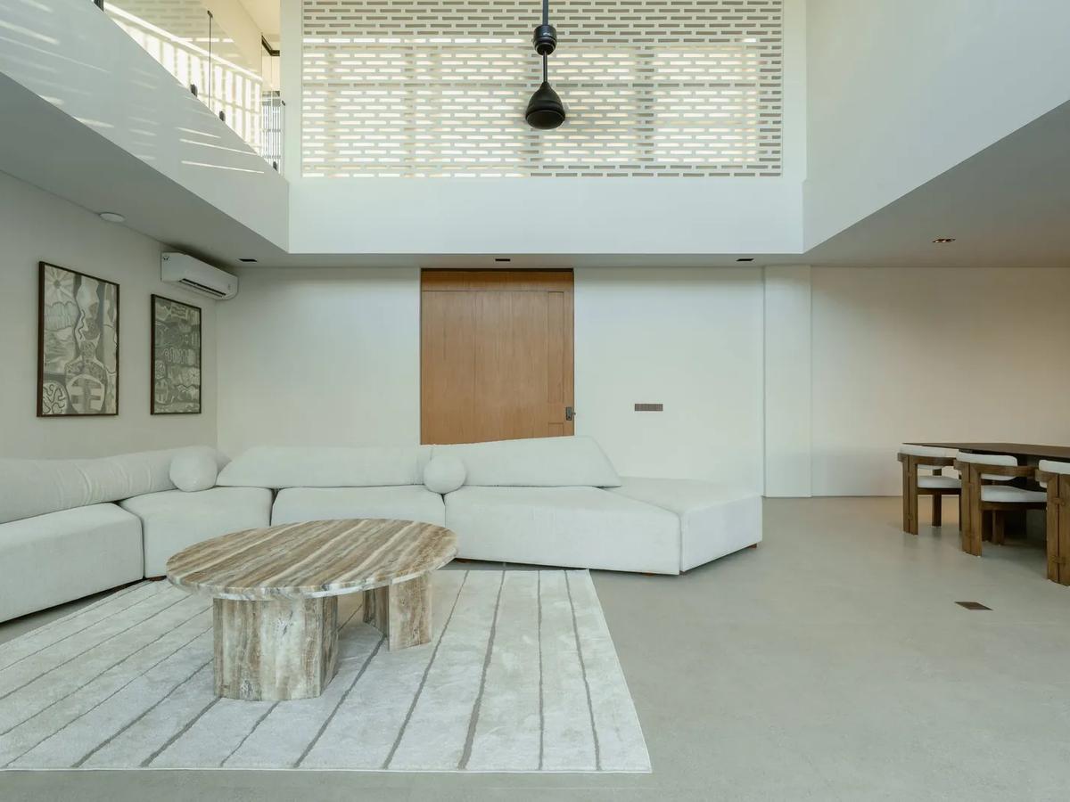 Bold Lines & Natural Textures Villa - 8