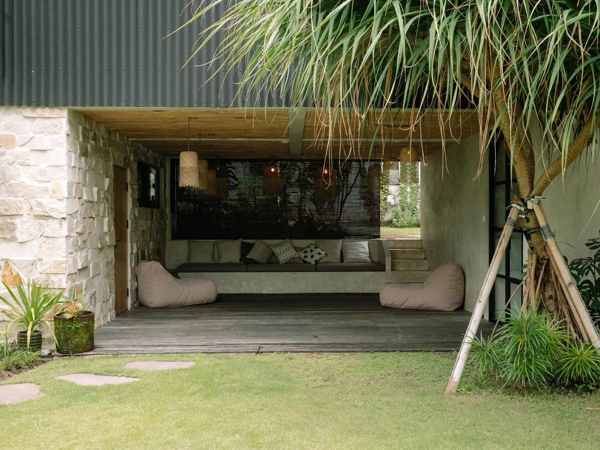 Familial Industrial Villa - 9