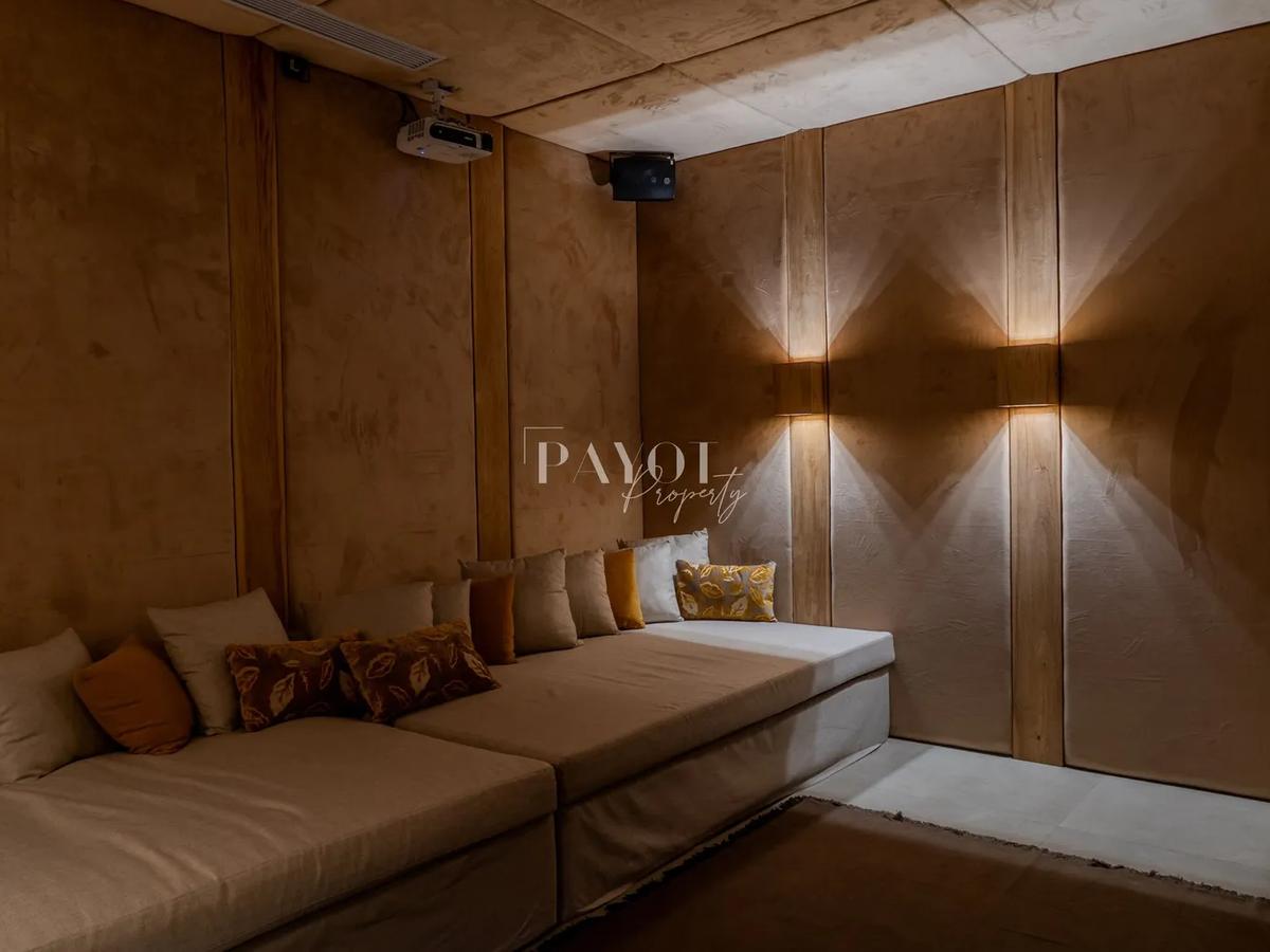 Striking Contemporary Hideaway - 13