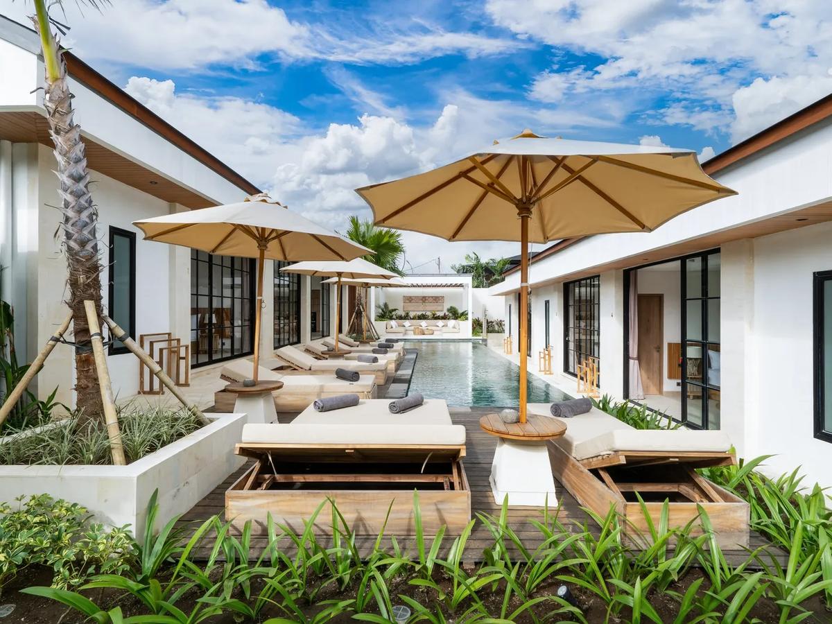 Contemporary Poolside Villa Retreat - 2