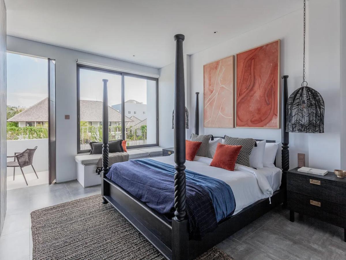 Stunning Architectural Residence - 15