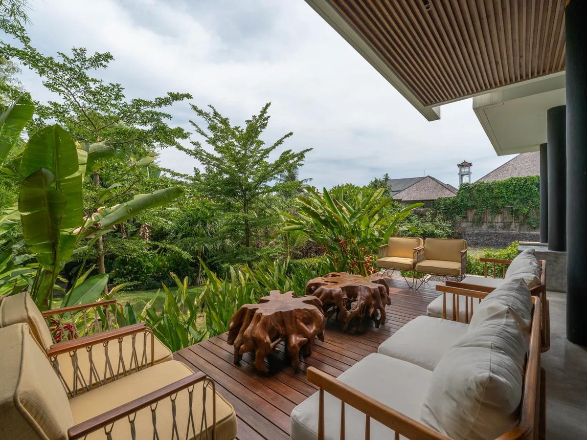 Stunning Architectural Residence - 9