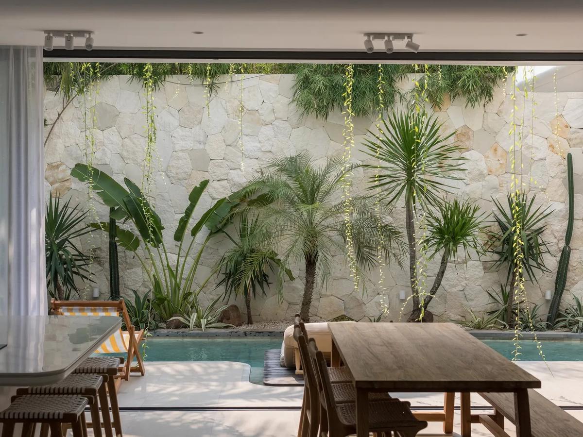 Curved Architectural Villa - 3