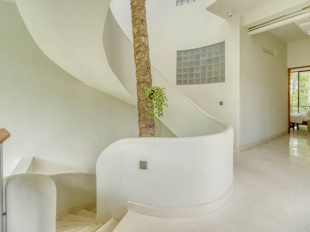 TROPICAL MINIMALIST VILLA  – 4 BEDROOMS - UBUD LODTUNDUH — 4-bedroom villa for sale in Ubud, Bali (photo 12)