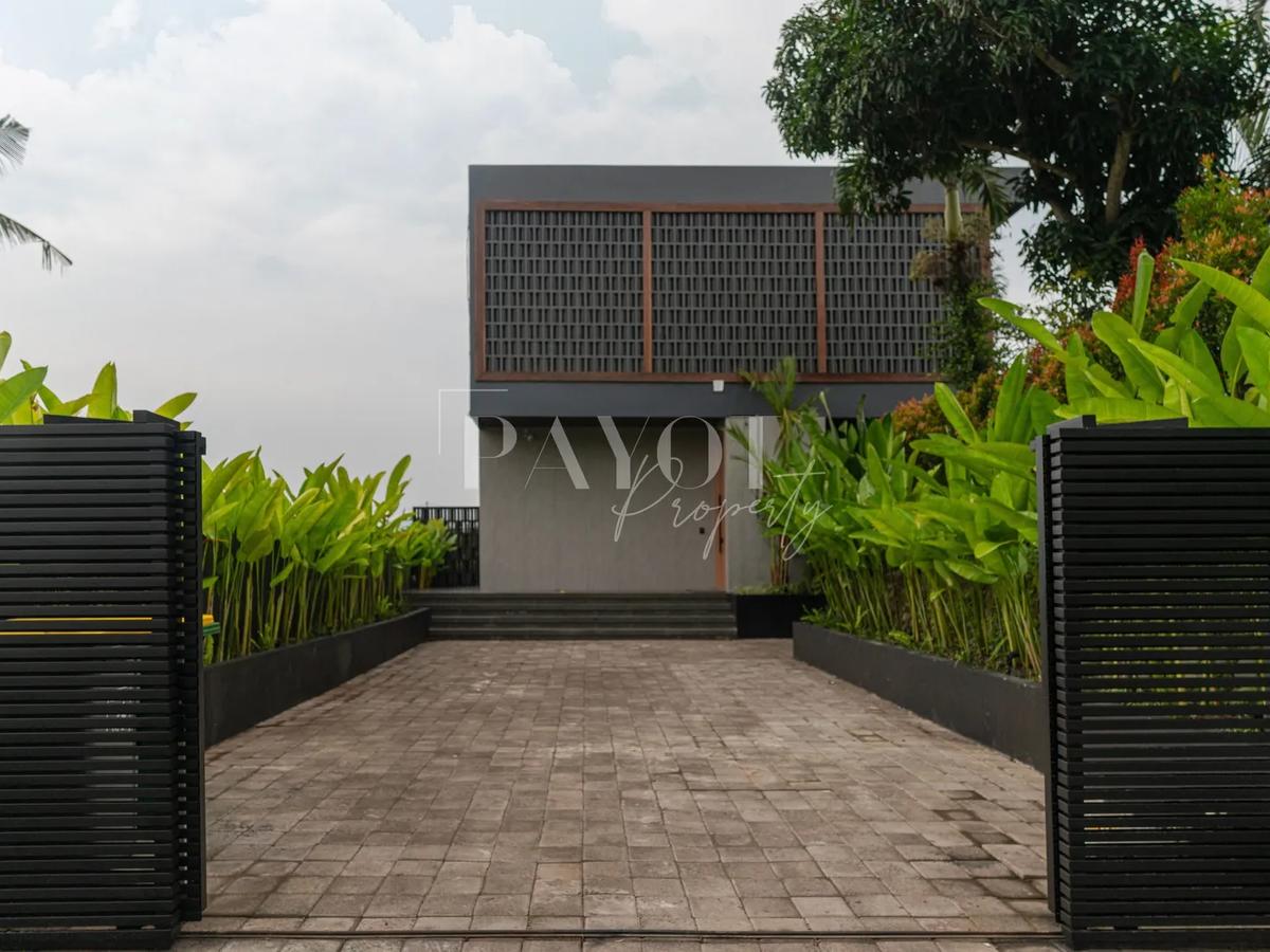 Contemporary Living Surrounded By Nature - 3