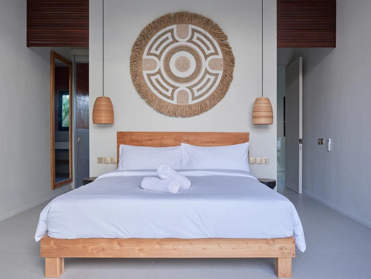 Elegant Urban Villa - 11