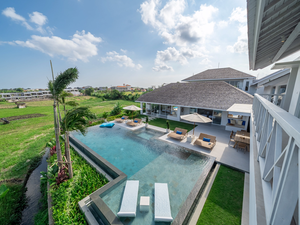 SIGNATURE MASTERPIECE - 4 BEDROOMS - CANGGU — 4-bedroom villa for sale in Canggu, Bali (photo 16)