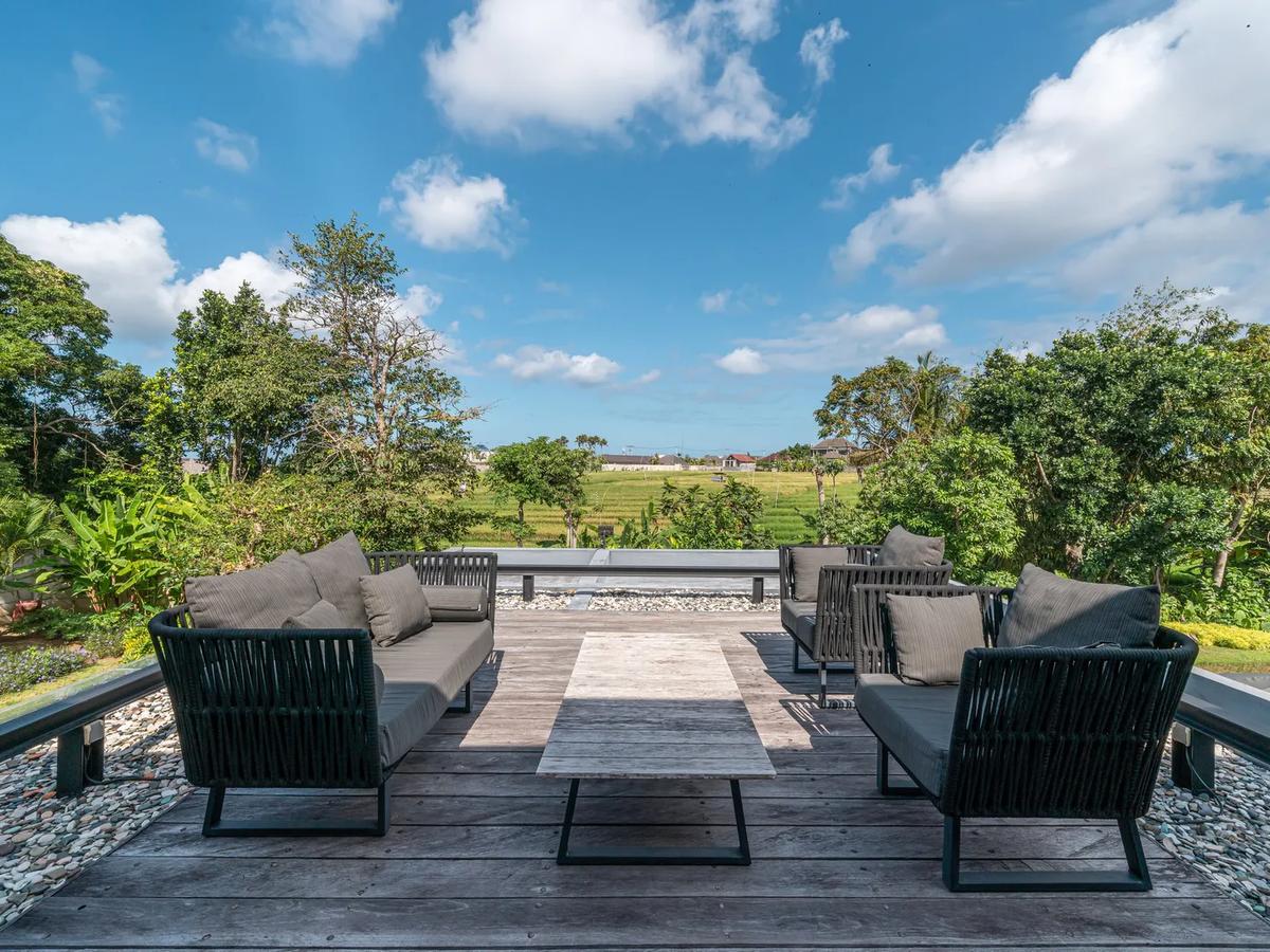 Stunning Architectural Villa With Garden - 2