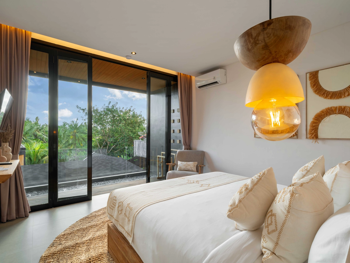 TROPICAL DESIGN LOFT IN THE HEART OF UBUD — 3-bedroom villa for sale in Ubud, Bali (photo 14)