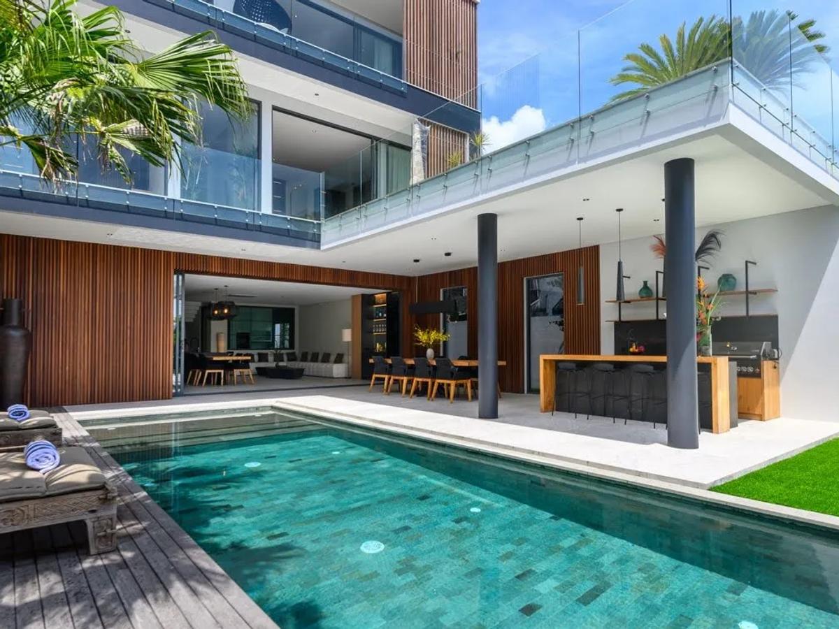Modern Elegant White Villa - 10