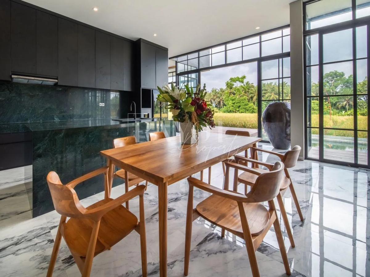 Modern Glass Villa - 11