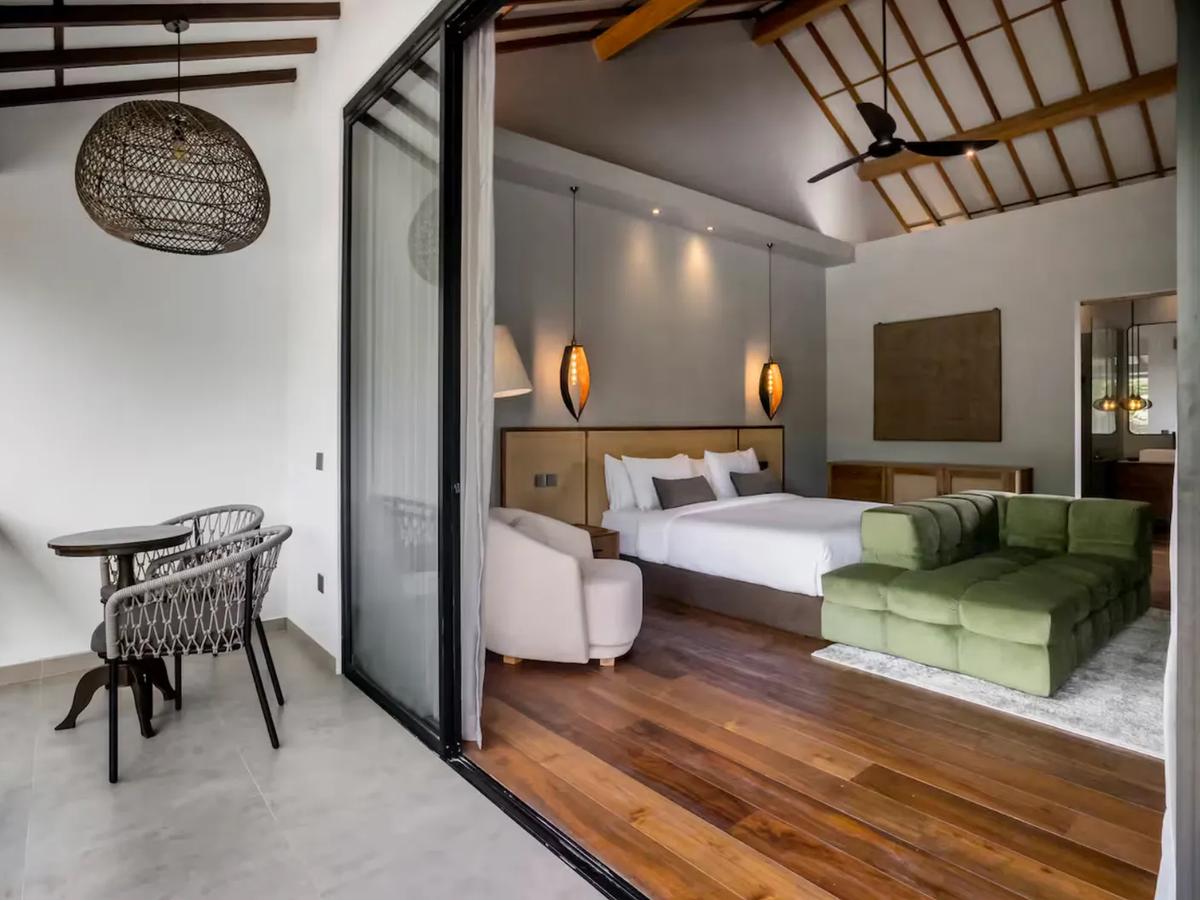 Contemporary Villa Retreat - 14