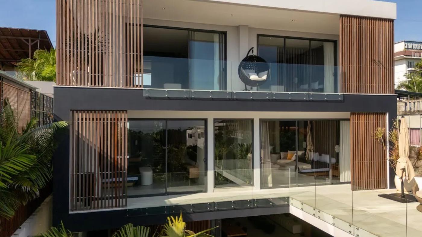 Modern Elegant White Villa - Photo 1