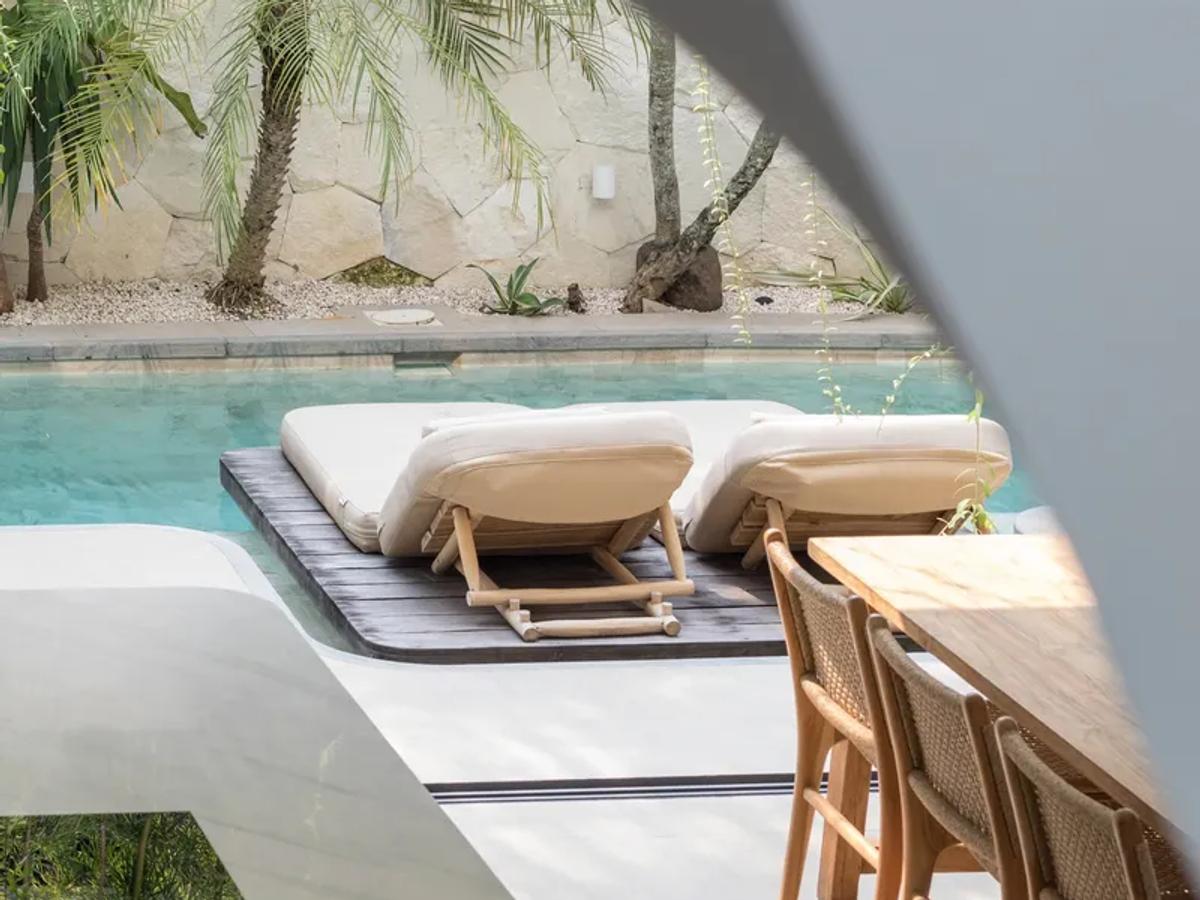 Curved Architectural Villa - 8