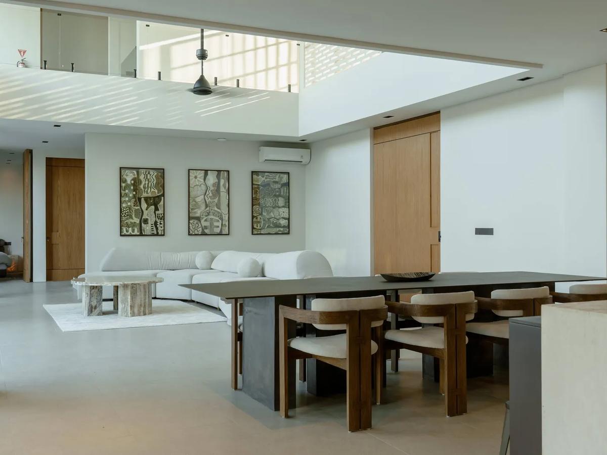 Bold Lines & Natural Textures Villa - 12