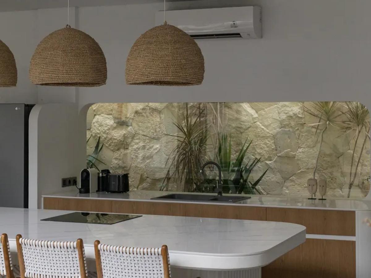 Curved Architectural Villa - 11