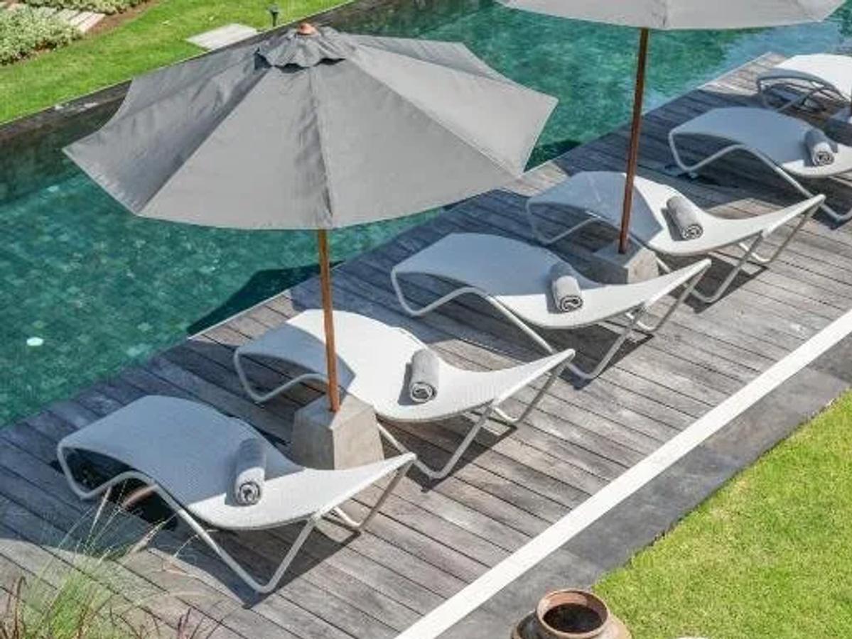 Stunning Architectural Villa With Garden - 9