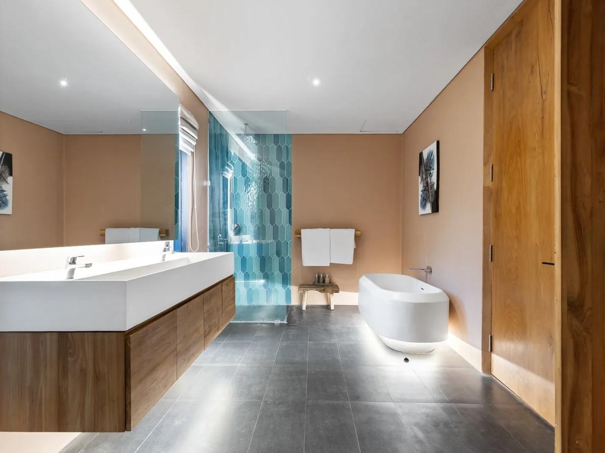 Urban Brutality Meets Tropical Soul - 10