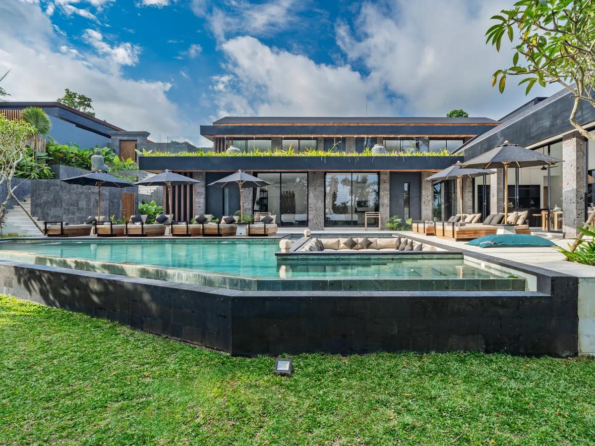 The Green Crowned Villa - 2