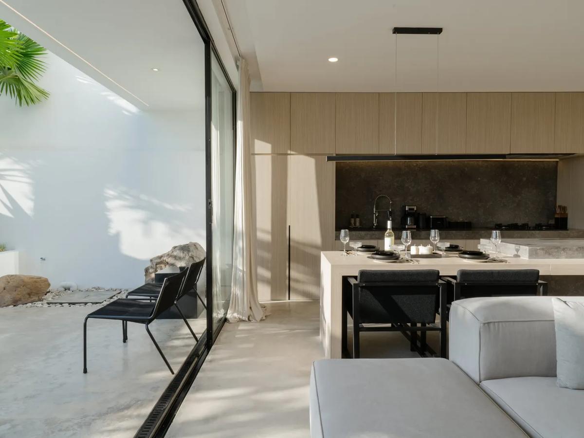 Bright Minimalist Villa - 9