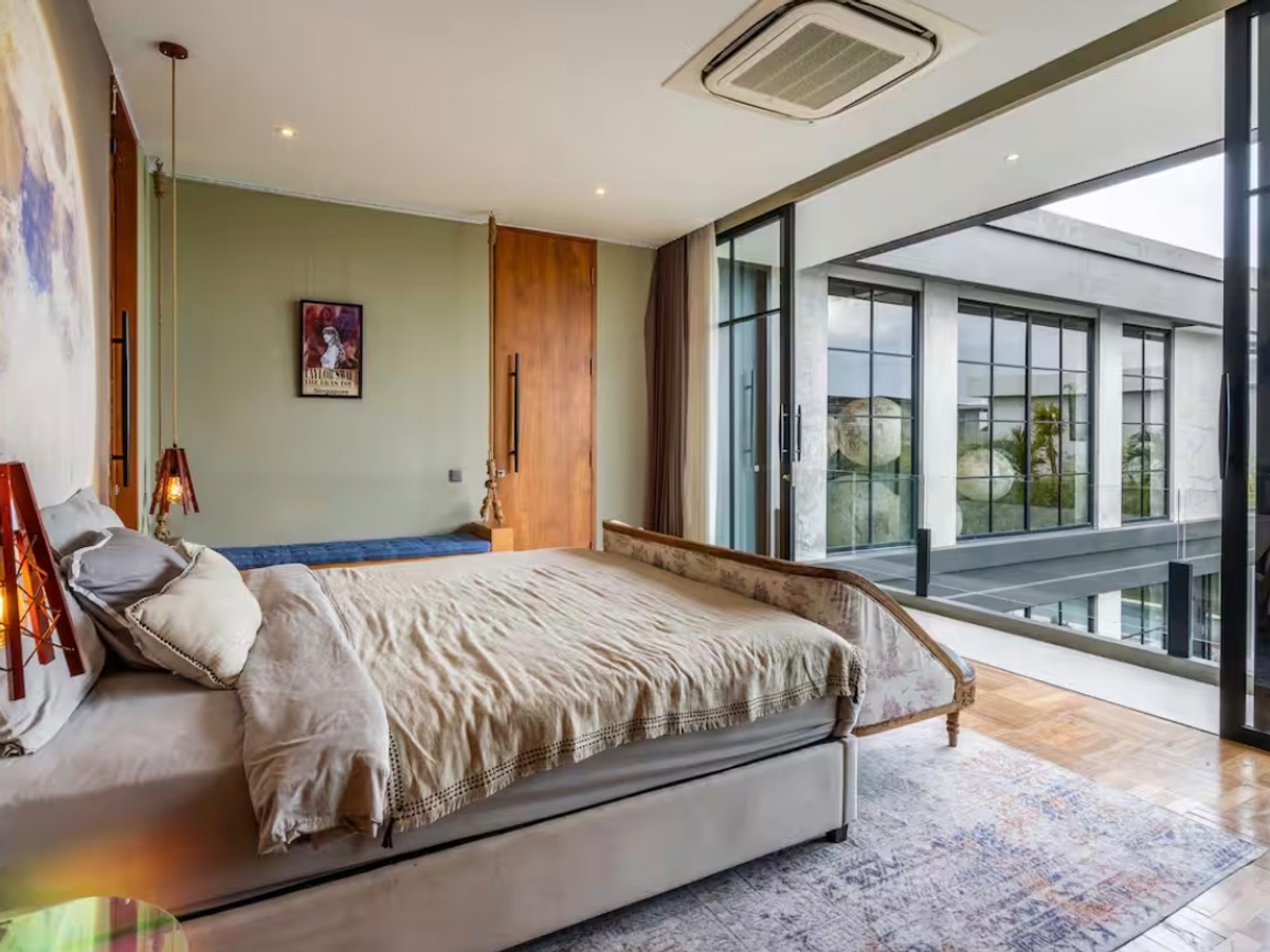 BRUTALIST TROPICAL VILLA – 5 BEDROOMS – UMALAS — 5-bedroom villa for sale in Umalas, Bali (photo 16)