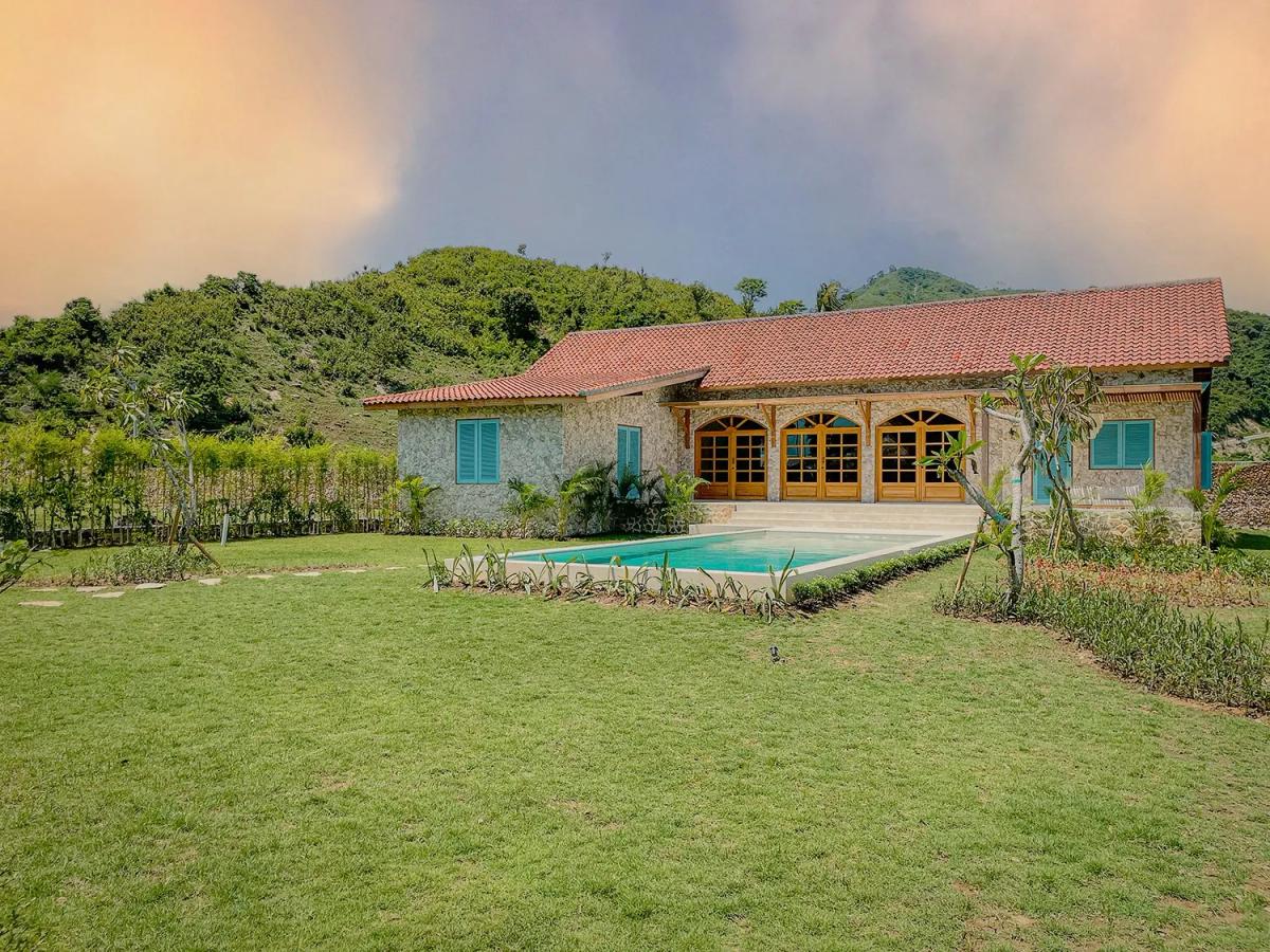 Charming Authentic Villa - 1