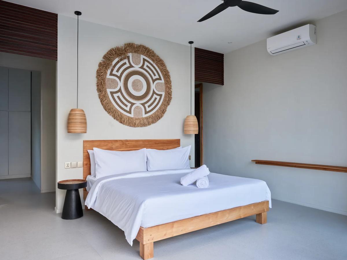 Elegant Urban Villa - 13