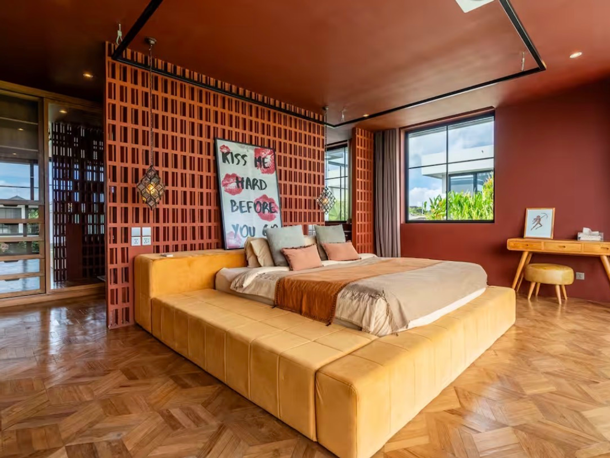 BRUTALIST TROPICAL VILLA – 5 BEDROOMS – UMALAS — 5-bedroom villa for sale in Umalas, Bali (photo 9)