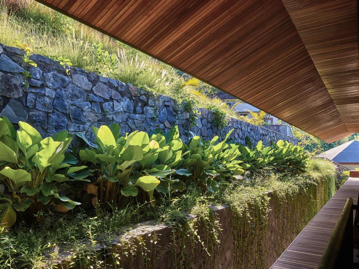 Architectural Villa By Alexis Dornier β Tampah Hills β Lombok - 11