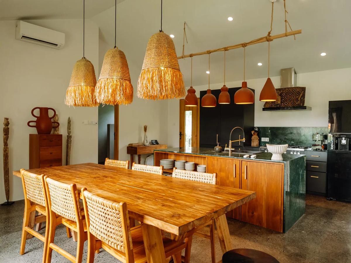 Familial Industrial Villa - 11