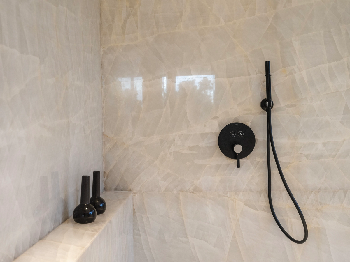 MODERN MASTERPIECE VILLA - 6 BEDROOMS - PERERENAN — 6-bedroom villa for sale in Pererenan, Bali (photo 36)