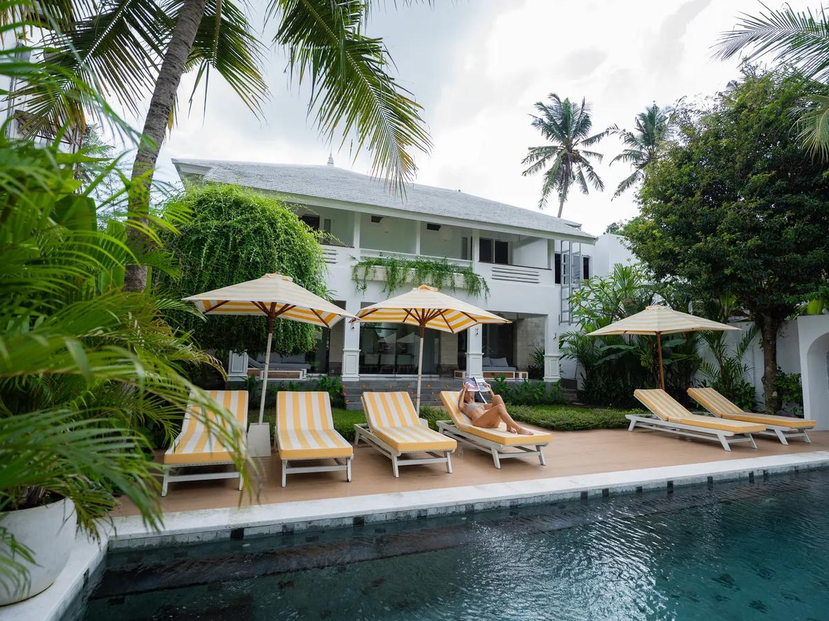 Contemporary Sactuary Framed By Nature - 2