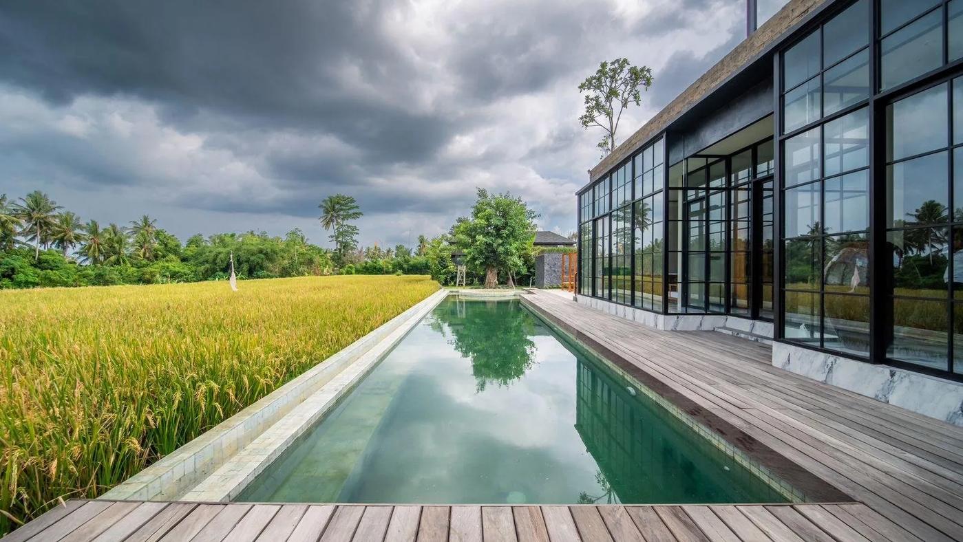 Modern Glass Villa - Photo 1