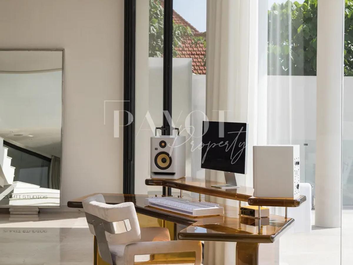 Architectural Masterpiece With Organic Curves - 8