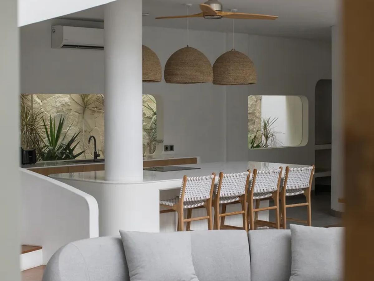 Curved Architectural Villa - 9