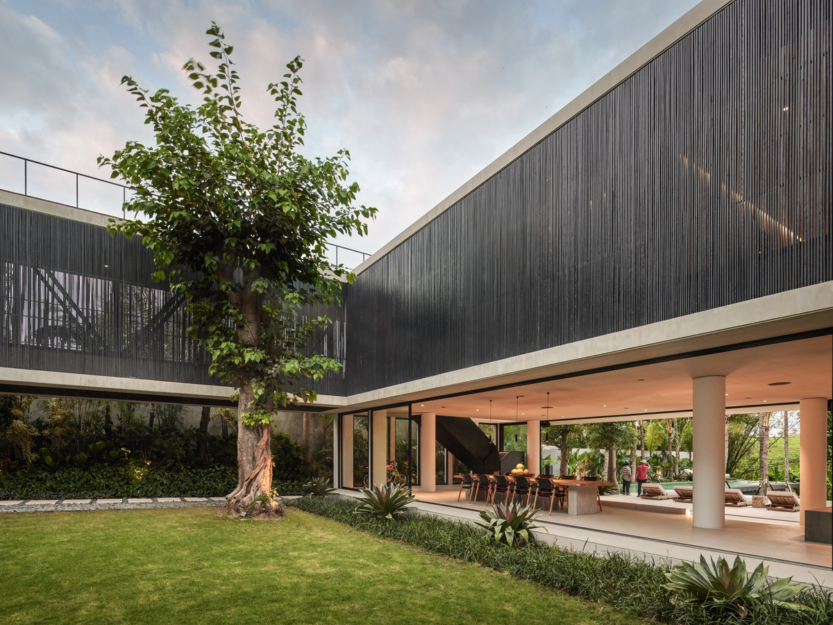 MODERN MASTERPIECE VILLA - 6 BEDROOMS - PERERENAN — 6-bedroom villa for sale in Pererenan, Bali