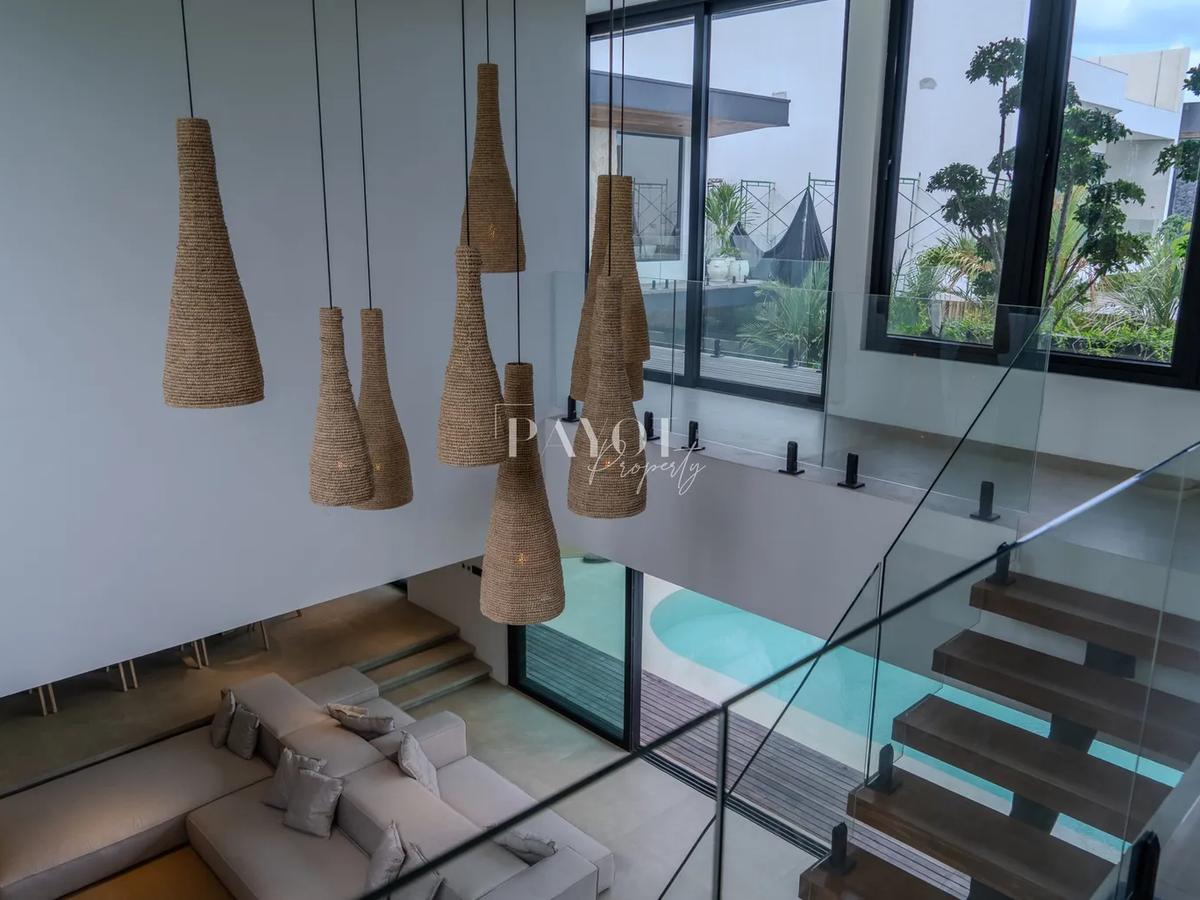 Striking Contemporary Hideaway - 12