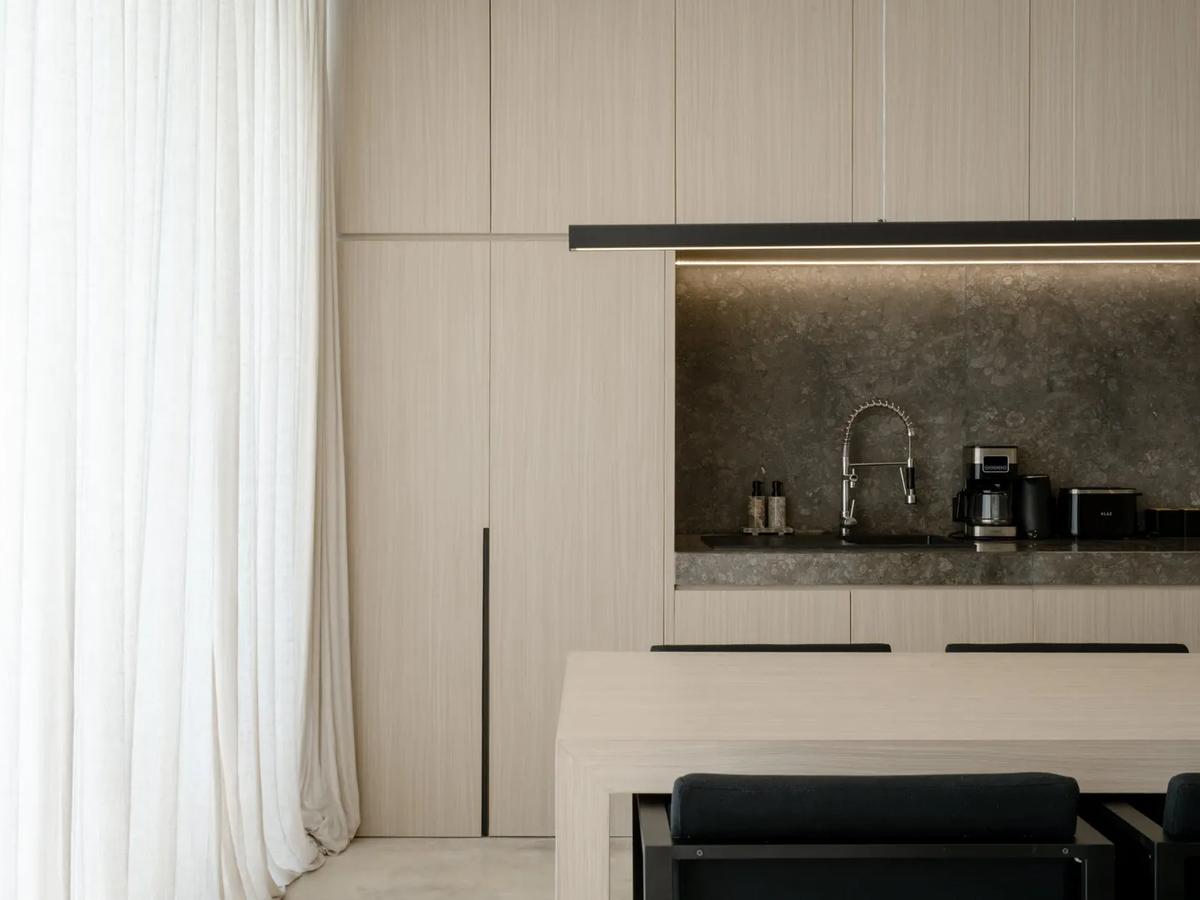 Bright Minimalist Villa - 13