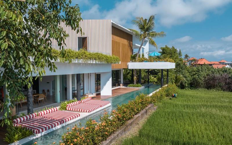 Stunning architectural residence in Canggu, Bali - luxury villa with tropical garden