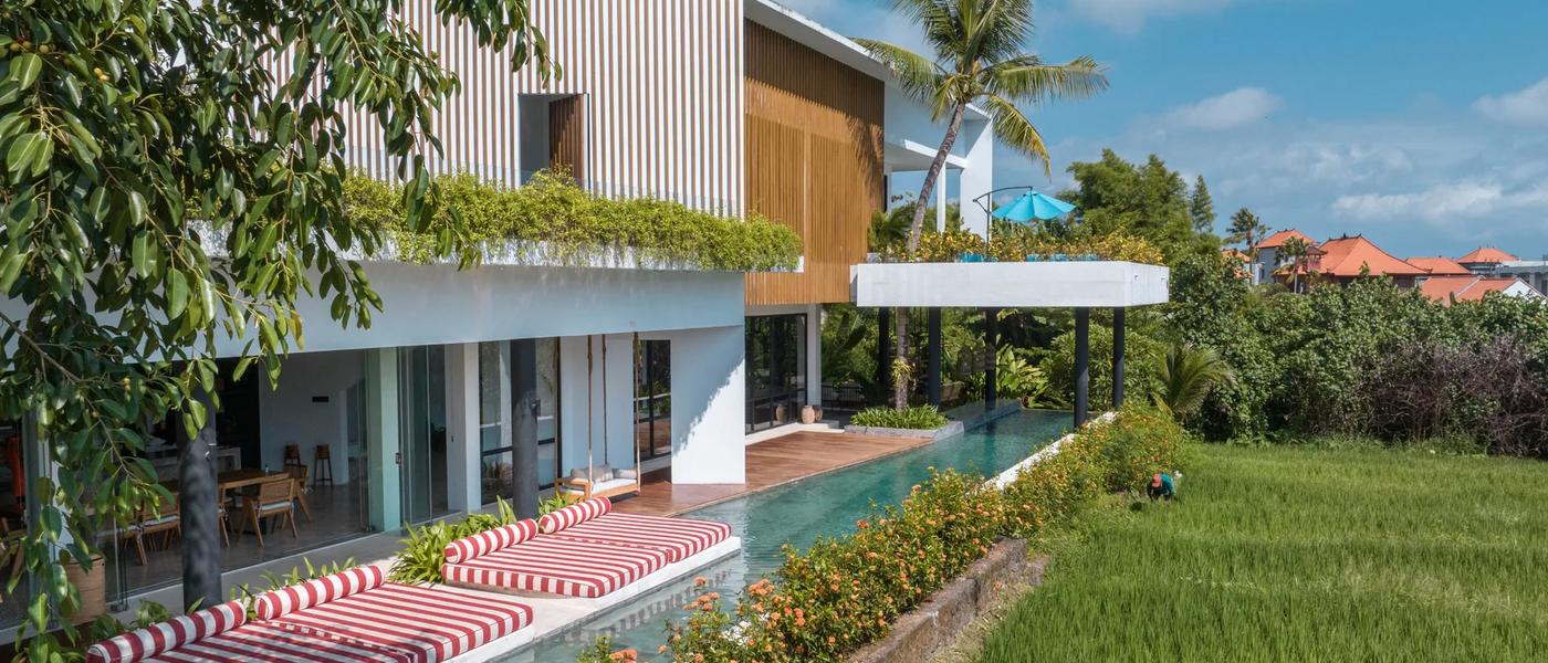 Stunning architectural residence in Canggu, Bali - luxury villa with tropical garden